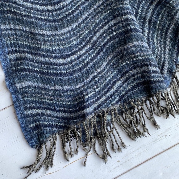 Gerard Darel Wool Scarf Shawl Short Wavy Blue Ruffled - Picture 3 of 14